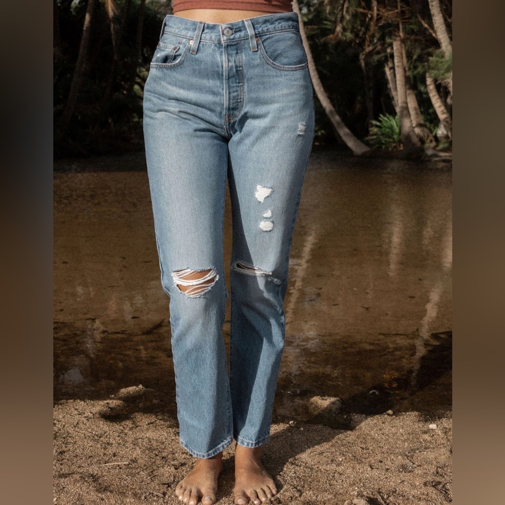 Levi Strauss 501 High Rise Rip Knee Straight Leg Women's Jeans
